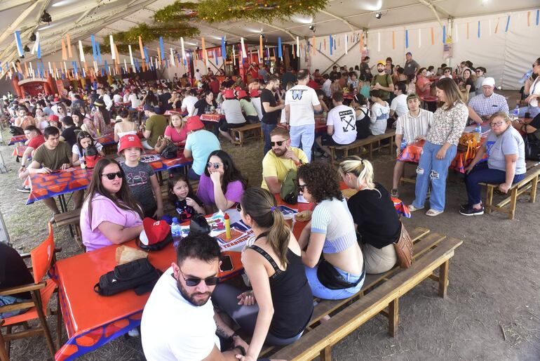 Mucha gente acudió a la segunda edición de Pulp Empanada Fest.