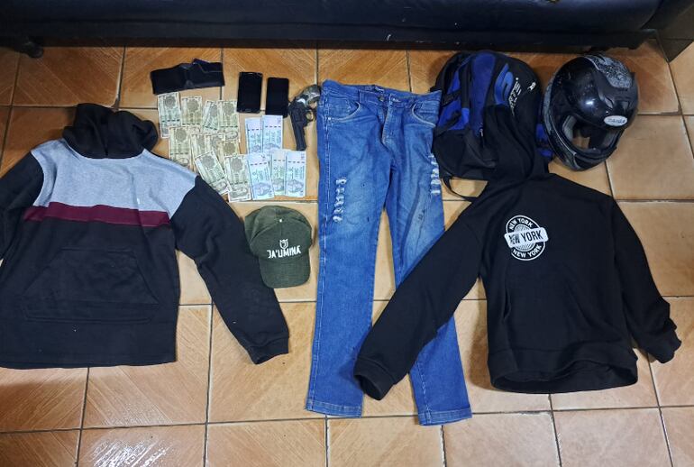 Objetos encontrados en el alquiler donde estaba el supuesto ladrón. (gentileza).