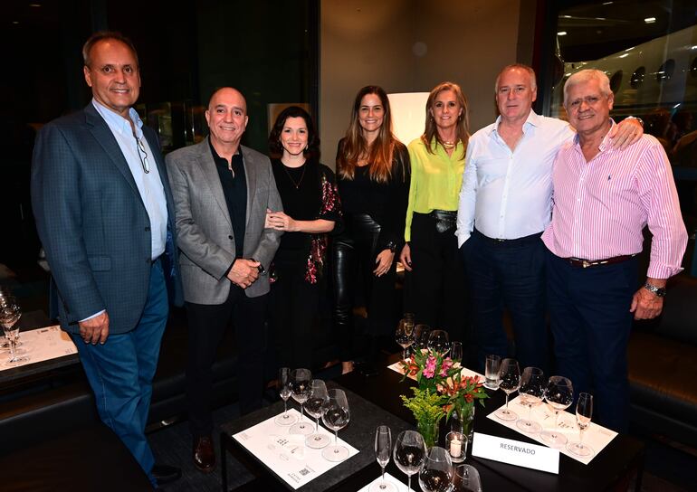 Ulises Teixeira, Ricardo Carrizosa, Liliana Carrizosa, Paloma Vargas, Anthea Seratti, Marcelo Serrati y Silvio Vargas.