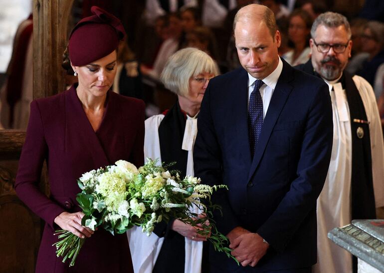 Los príncipes de Gales, Guillermo y Catalina. (AFP)