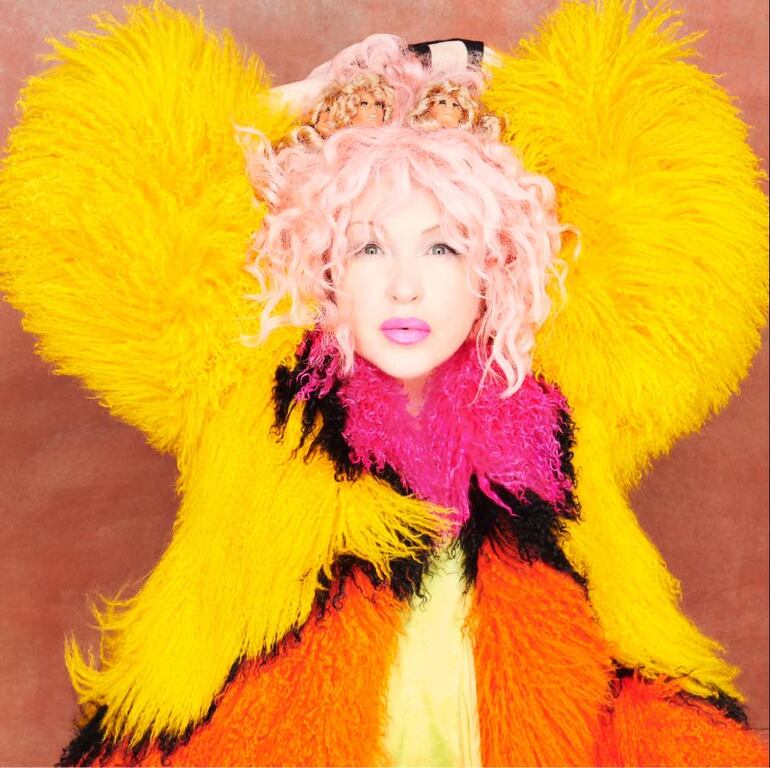 La cantante Cindy Lauper en una foto compartida recientemente en redes sociales para acompañar el anuncio de su gira de despedida.