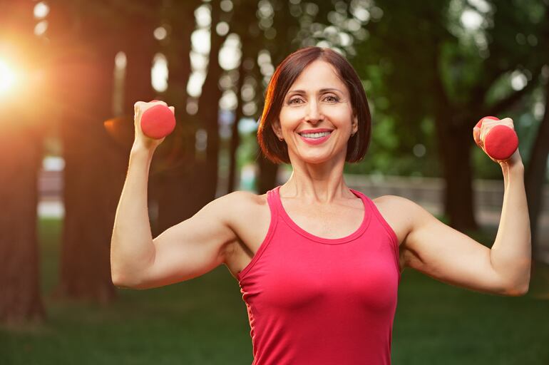 Entrenamiento con pesas para mujeres mayores de 40.