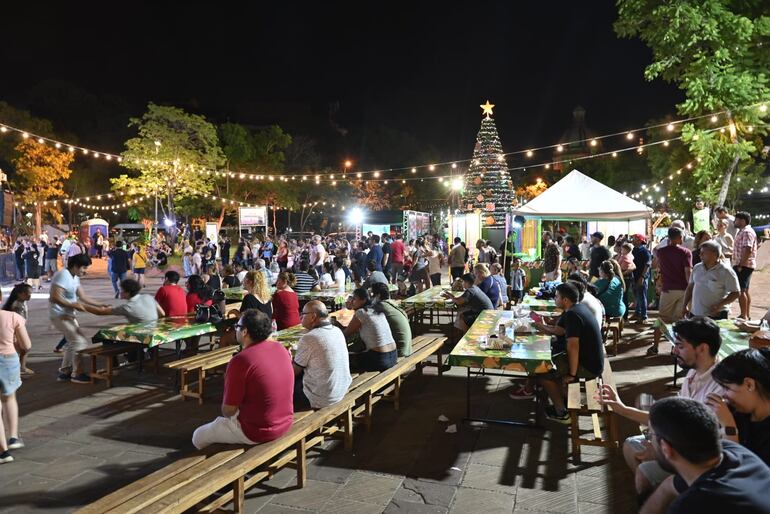 Plaza de la Democracia, ayer por la noche. 