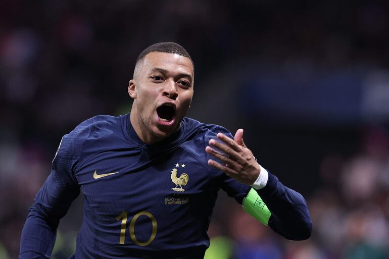 Kylian Mbappé (24 años) marcó ayer tres goles.