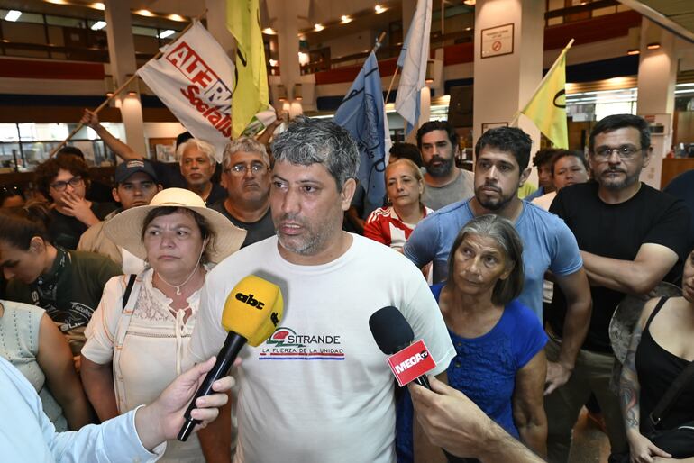 El Sindicato de Trabajadores de la ANDE y otras centrales obreras dijeron que no decaerán y sienten como victoria haber instalado la conversación sobre esta ley.