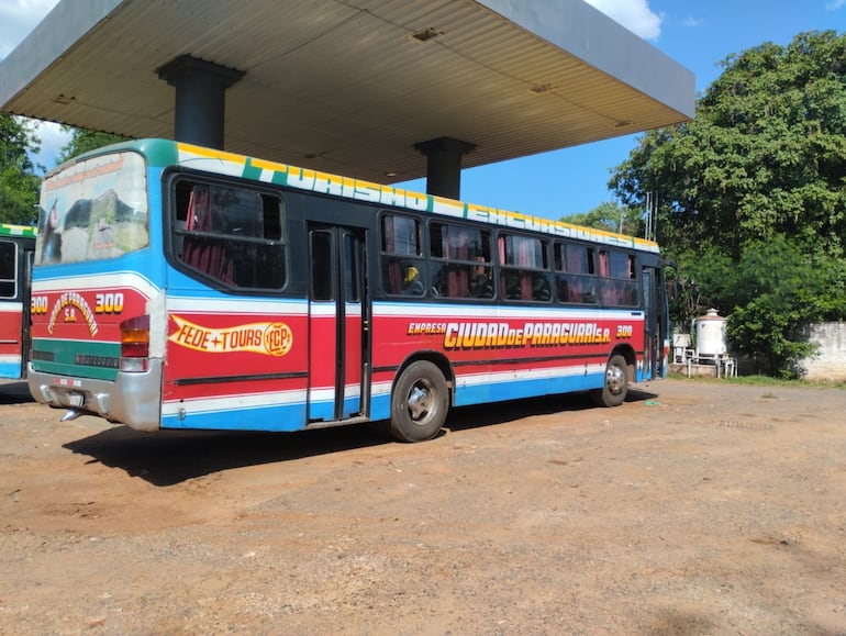 Unidad de transporte pública al que le robaron varias piezas mecánicas.