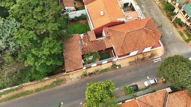 La casa que estaría siendo utilizada como funeraria, según la denuncia. 