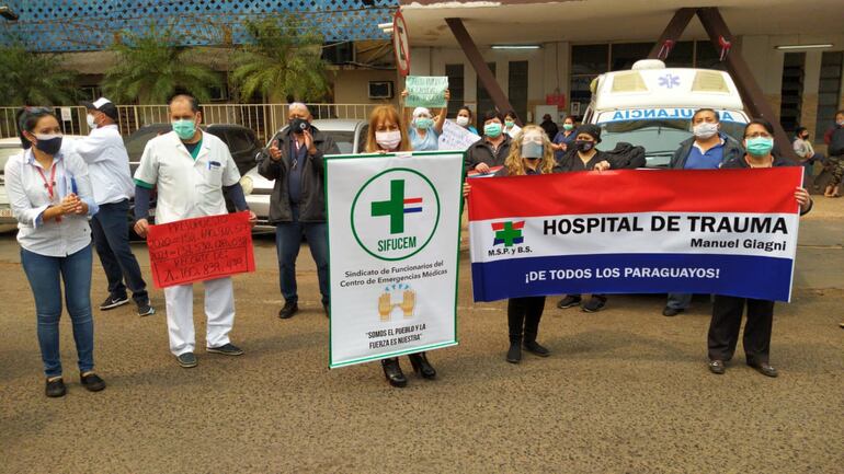 Los funcionarios del Hospital vienen manifestándose desde hace varias semanas.