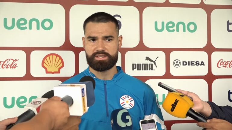 Carlos Coronel, arquero de la selección paraguaya, tras un entrenamiento.