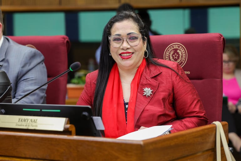 Norma Aquino "Yamy Nal", senadora cartista.