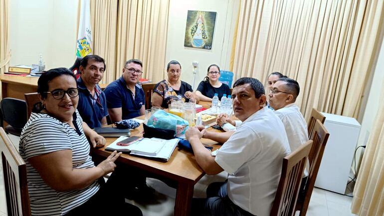 La Comisión de Efemérides de Carapeguá, ultiman detalles para el festejo fundacional de este distrito, la independencia patria y el Día de la Madre.