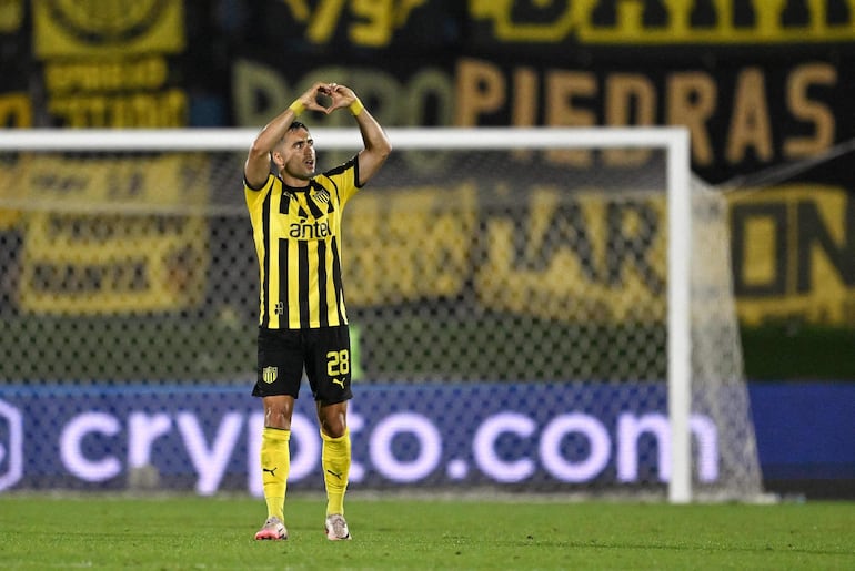 La figura del partido, Jaime Báez, marcó dos goles para Peñarol pero no alcanzó.