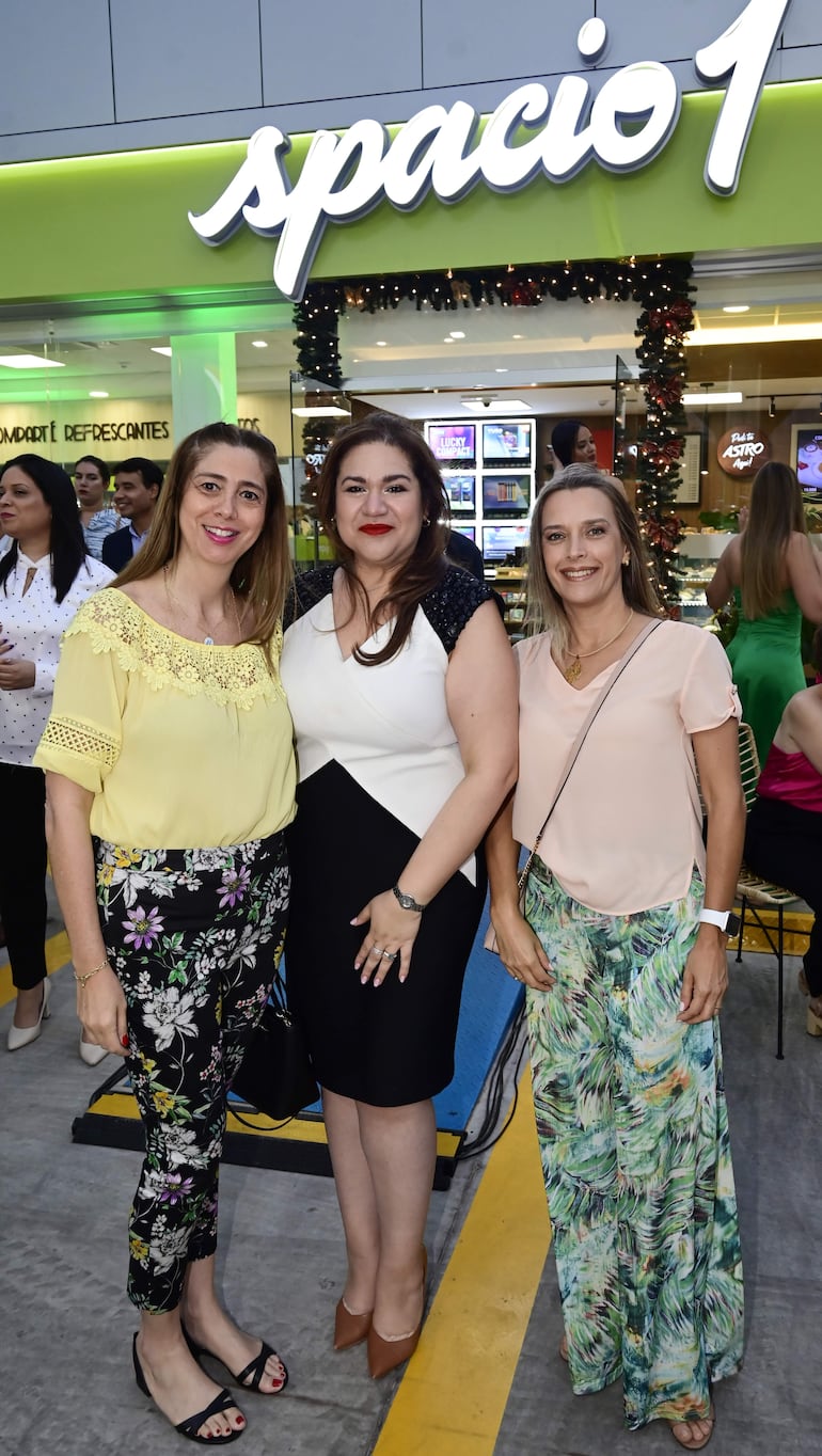 Norma Morínigo, Catherine Vargas y Ana Royg.