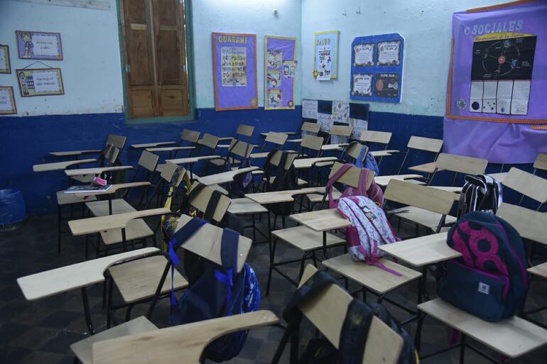 Sillas pedagógicas nuevas en una aula de la escuela General Díaz de Asunción.