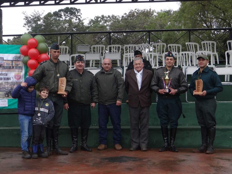 Tte 1 Cab. Alfredo Ojeda (vicecampeón), Gral. Brig. Juan Insfrán, Gral. Div. Narciso López, Gral. (SR) Hugo Díaz Cano, TCnel. DCEM Ricardo Villalba (campeón) y Tte. Cab. Juan Melgarejo (tercero).