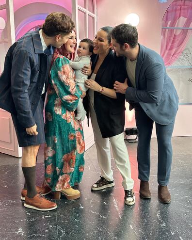 Christopher Uckermann, Dulce María y Christian Chávez junto a Maite Perroni y la nueva cristiana Lía.