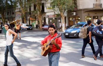 El cantante y compositor uruguayo Juan Wauters volverá a visitar nuestro país.