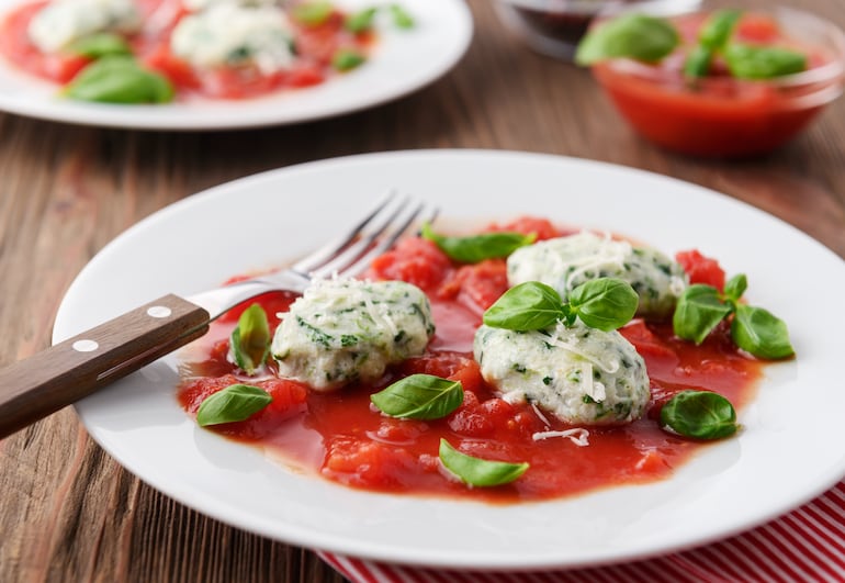 Malfatti de ricota y rúcula, también ideal para hacer con espinacas o acelga.