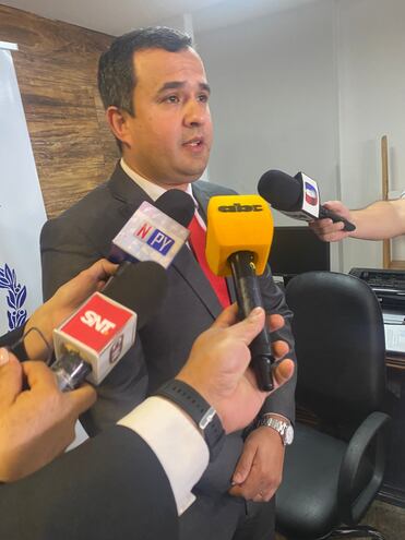 Víctor Benítez, Viceministro de Política Criminal, en conferencia con los medios de prensa.