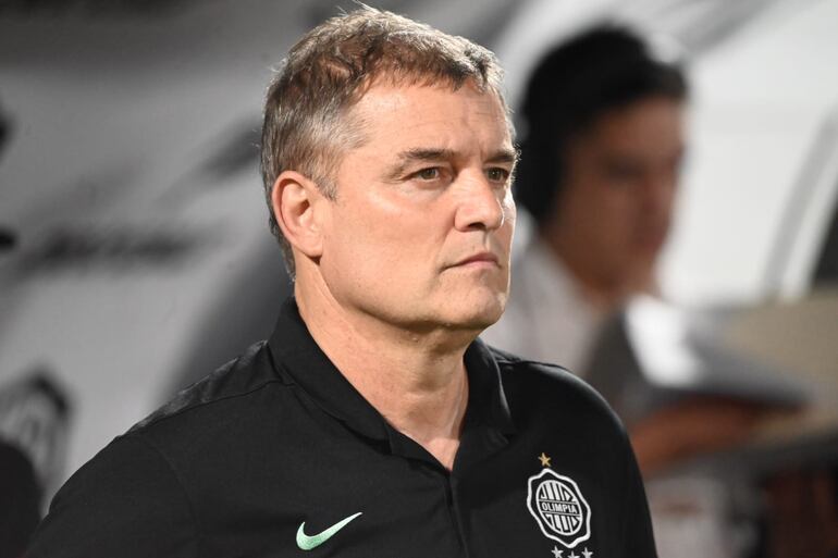 El uruguayo Diego Aguirre, entrenador de Olimpia.