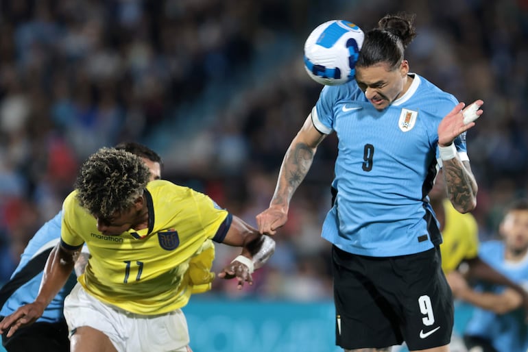 Uruguay no pudo con Ecuador en el estadio Centenario y empató sin goles