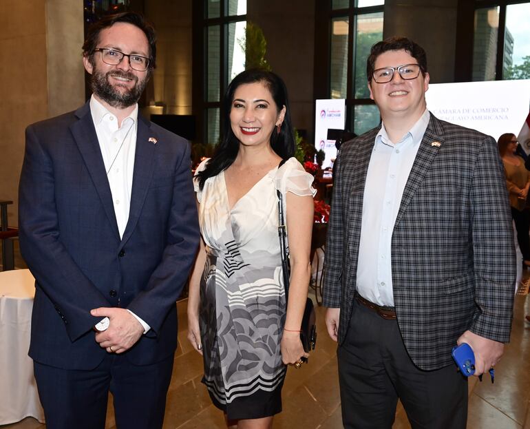 Samuel Sipes, Silvia Morimoto y Cosme Torres.