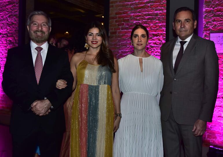 Miguel Carrizosa, Cynthia Caje, Margarita Martí y el embajador de Colombia, Juan Corzo.