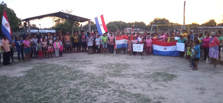 La comunidad educativa de los Maskoy, en la zona de Puerto Casado, pide la reparación de aulas y el poder contar con el sistema de agua potable.