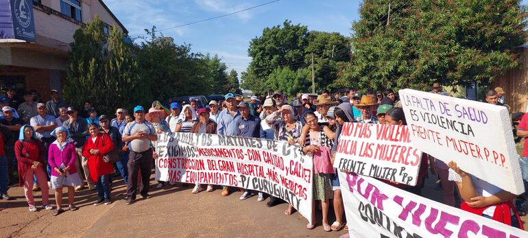 Multitudinaria manifestación en Curuguaty en reclamo de medicamentos e insumos para el hospital de la comunidad