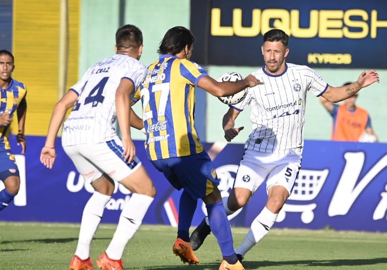 Luqueño y Sol empataron en un buen partido en Luque