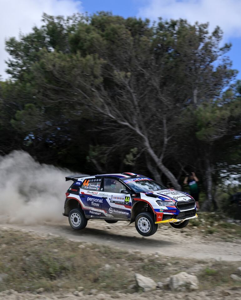 Así transitaron Fau Zaldívar y Marcelo der Ohannesian (Škoda Fabia RS Rally2) en Cerdeña, Italia.