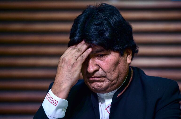 Piden aprehensión de Evo Morales por "trata" de menor.