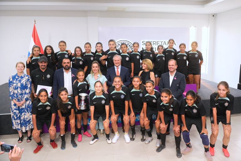 Cierre del programa “Campeonas. Con la Camiseta puesta por la igualdad”, lanzado con el objetivo de contribuir a la inclusión de niñas y adolescentes en el fútbol .