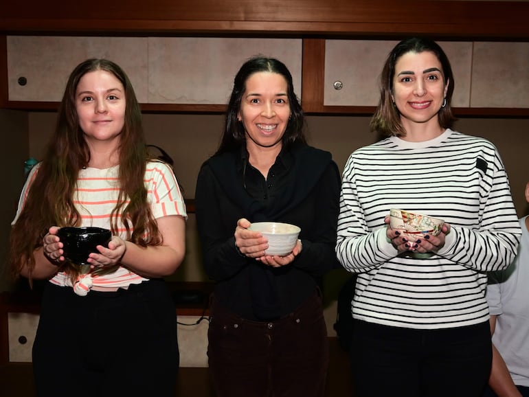 Macarena Cáceres, Ana Ocampos y Vanessa Borrell. 