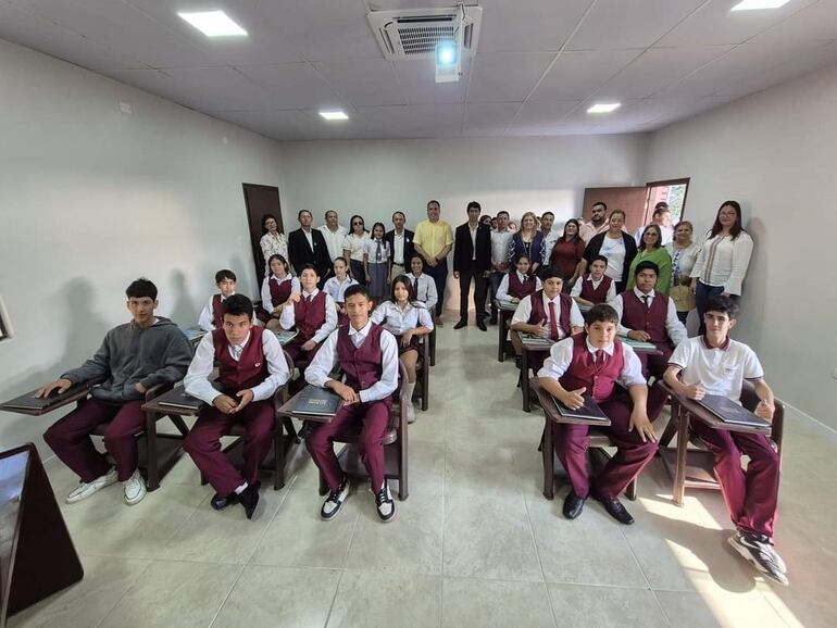 Una de las 4 aulas modernas refaccionadas en la escuela Ramón Bejarano de Fuerte Olimpo.