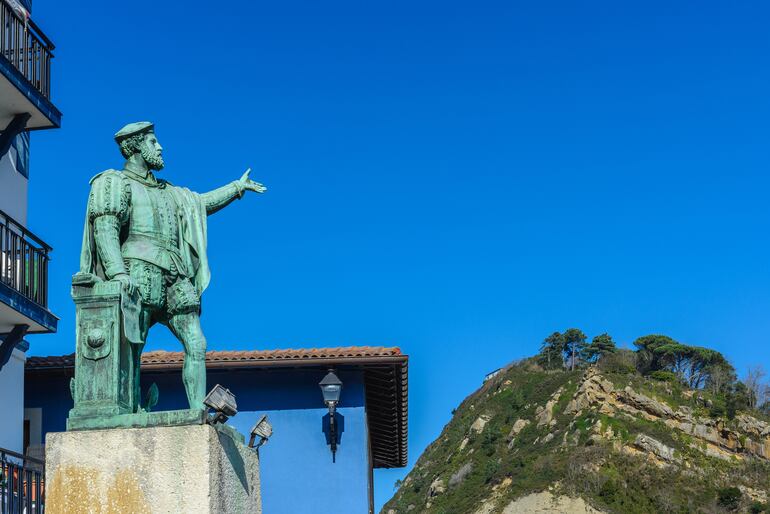 Estatua de Juan Sebastián de Elcano, Getaria, País Vasco.