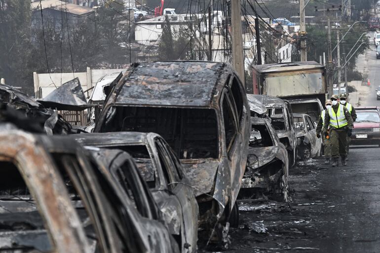 Automóviles destruidos por las llamas en Viña del Mar.

