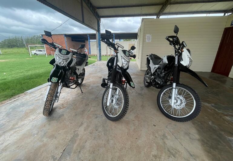 Las motocicletas son una herramienta fundamental para la movilidad de la Policía Nacional en Boquerón. 