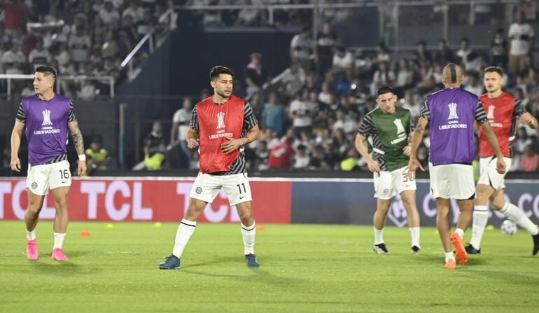 Jugadores de Olimpia en los trabajos precompetitivos.