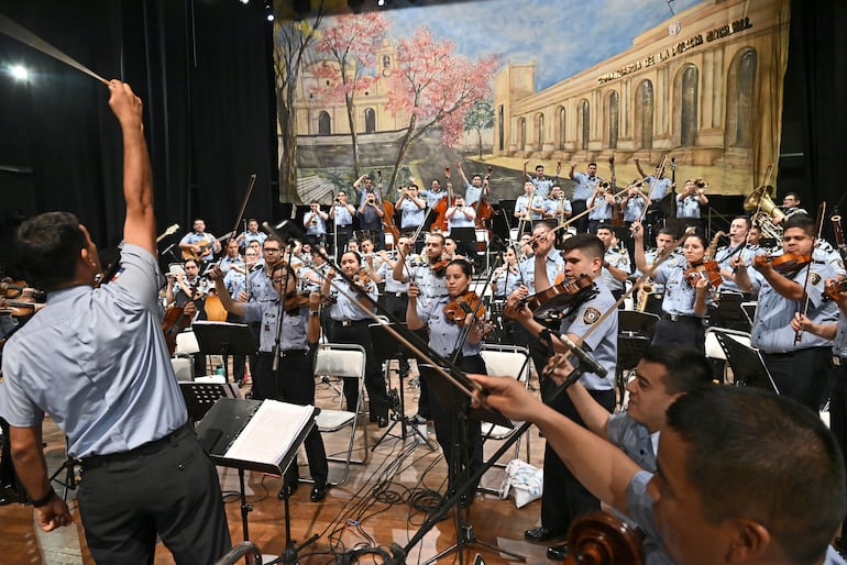 Ensayo de la Banda de Músicos de la Policía Nacional, el martes de mañana en el Teatro Municipal Ignacio A. Pane.