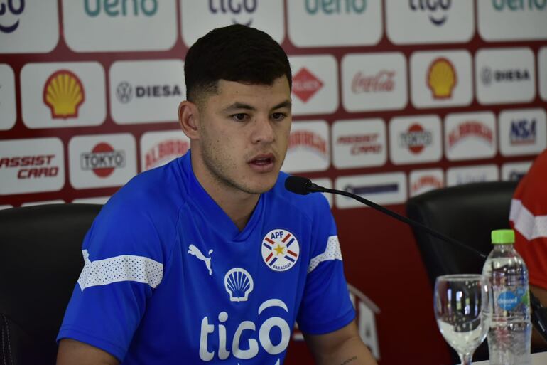 Richard Sánchez, jugador de la selección paraguaya, en conferencia de prensa.