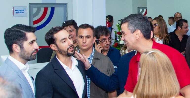 Juan Aguilera, Gabriel López Lafuente y el presidente de la República, Santiago Peña.