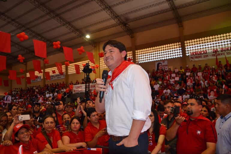 El precandidato a la Gobernación de Caazapá, Cristian Acosta.