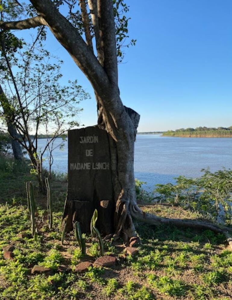 El Jardín de Madame Lynch, ubicado a orillas del río Paraguay.