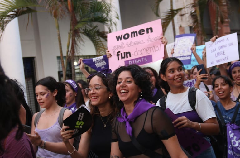 Mujeres durante el Día Internacional de la Mujer, en marzo, en Asunción.