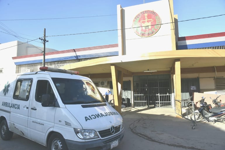 Fachada de la Penitenciaría Nacional de Tacumbú, donde un procesado por hurto agravado en San Lorenzo debe regresar por incumplir su arresto domiliciario.