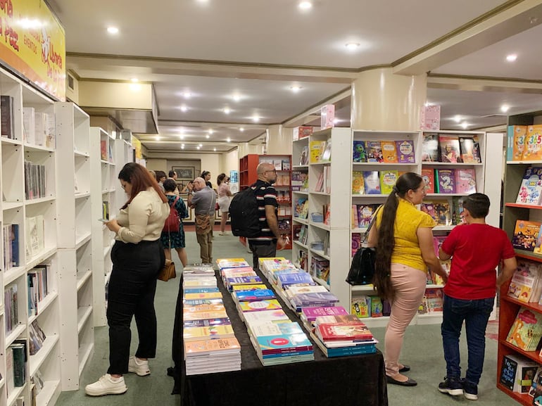 Libros de distintas temáticas se podrán encontrar en la Feria Chacú-Guaraní, que se realiza de forma binacional con la ciudad argentina de Resistencia.