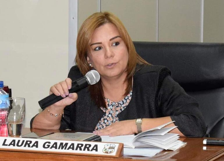 La concejal Laura Gamarra, es la única candidata a intendente para las internas del partido colorado de la ciudad de Capiatá.