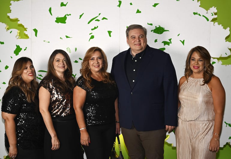 Verónica Planchon, Ana Benítez, Lilian Villalba, Osvaldo Serafini y Natalia Cristaldo. 