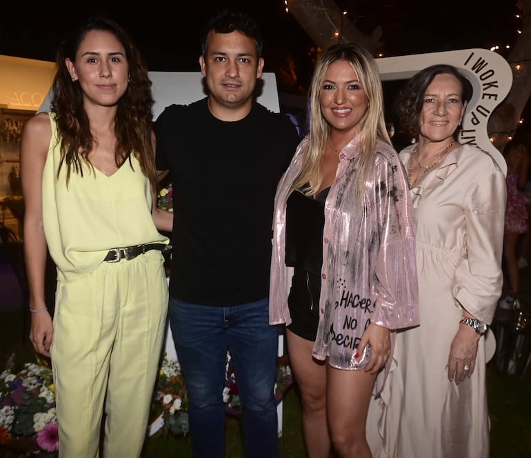 Alanna Balbuena, Agustín Maidana, Patricia Maidana y Magda Anciaux.